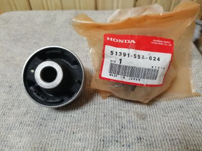 Лот: 15586326. Фото: 1. Сайлентблок и HONDA CR-V 2. Другое (автозапчасти)