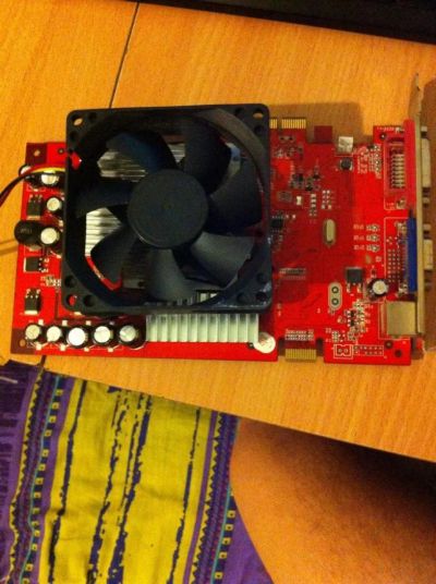 Лот: 3229325. Фото: 1. видеокарта GeForce 7600GT. Видеокарты