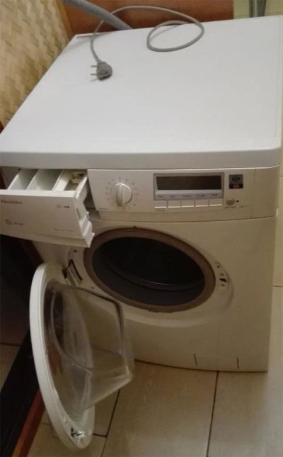 Лот: 10465988. Фото: 1. Стиральная машина Electrolux EWF... Стиральные машины