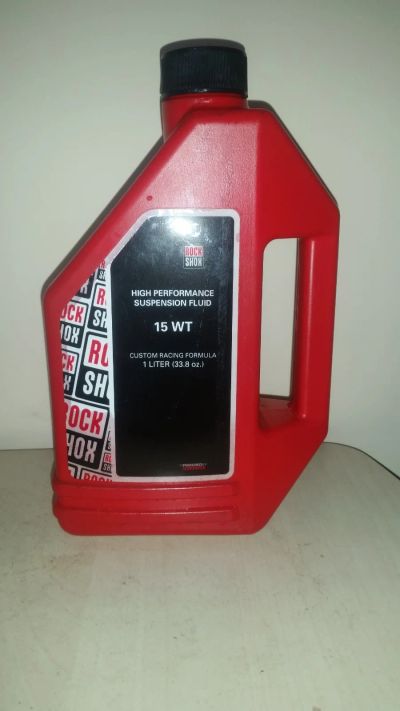 Лот: 16025598. Фото: 1. Вилочное масло RockShox 15wt 500мл... Запчасти