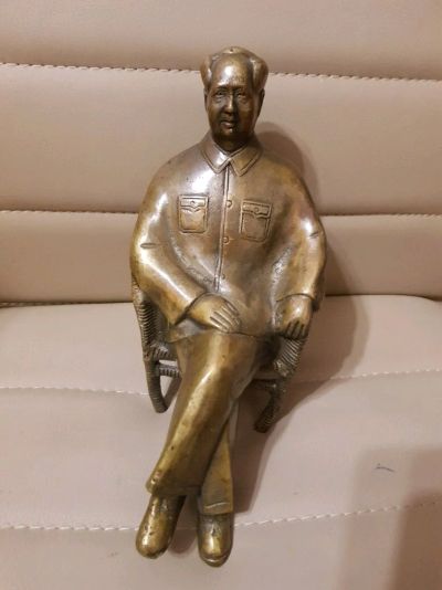 Лот: 12645948. Фото: 1. Мао на стуле. Латунь, 17см. Предметы интерьера и быта