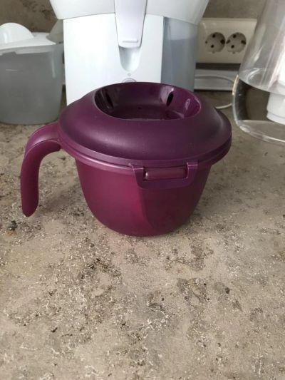 Лот: 11050820. Фото: 1. Рисоварка Tupperware для микроволновой... Кухонные аксессуары