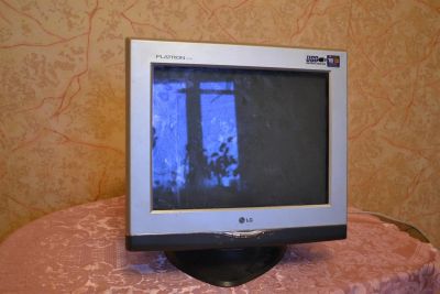 Лот: 3329272. Фото: 1. Монитор LG Flatron F720P. ЭЛТ-мониторы