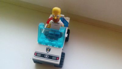 Лот: 6019642. Фото: 1. lego simpsons гомер + машинка. Конструкторы