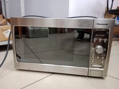 Лот: 19211306. Фото: 1. Микроволновая печь Panasonic GD376S. Микроволновки, мини-печи