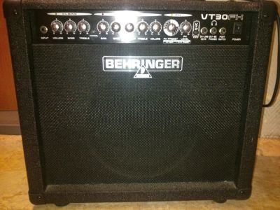 Лот: 7647486. Фото: 1. Комбо-усилитель Behringer VT30FX... Гитарные эффекты и комбоусилители