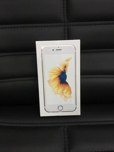 Лот: 10353678. Фото: 1. iPhone 6s 16gb gold Чехол и защитное... Смартфоны