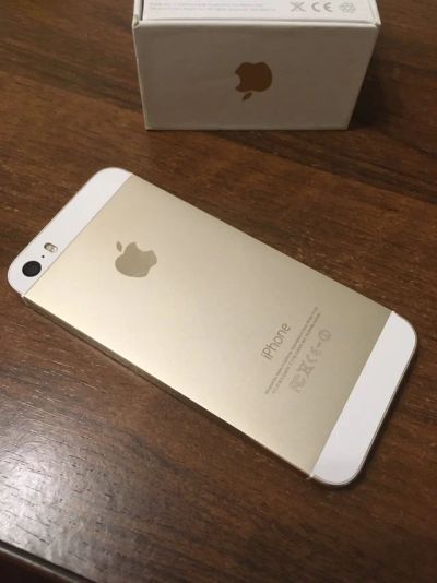 Лот: 12197126. Фото: 1. iPhone 5s 16gb gold с коробкой... Смартфоны