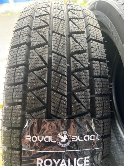 Лот: 20766030. Фото: 1. Зимняя резина 215/70 R-16 " Royal... Шины