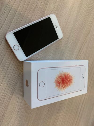 Лот: 16534068. Фото: 1. Iphone SE 32GB / Rose Gold / Розовое... Смартфоны