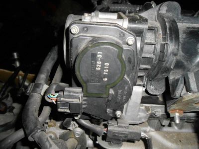 Лот: 20895980. Фото: 1. Заслонка дроссельная Nissan Bluebird... Двигатель и элементы двигателя