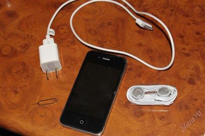 Лот: 2004050. Фото: 1. iPhone 4S 32Gb. Кнопочные мобильные телефоны