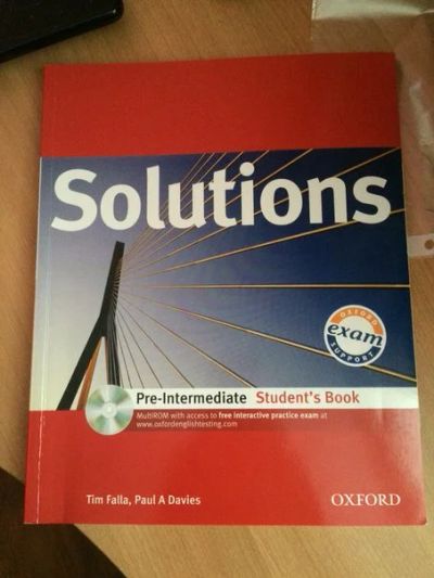 Лот: 6751844. Фото: 1. Учебник+рабочая тетралдь Solutions... Другое (учебники и методическая литература)