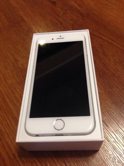 Лот: 8365506. Фото: 1. Iphone 6 64 GB Silver + подарки... Смартфоны
