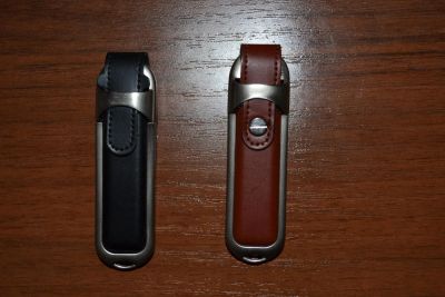 Лот: 4661839. Фото: 1. Флешка не рабочая, кожаный металлический... USB-флеш карты