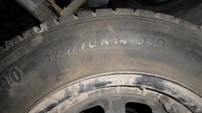 Лот: 1355090. Фото: 1. шины зимние -липучка 2 колеса. Шины