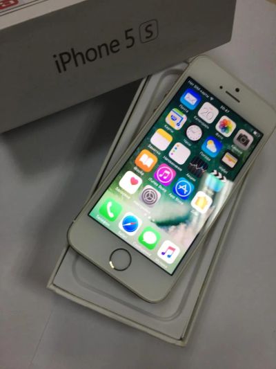 Лот: 8251379. Фото: 1. Продам iPhone 5s Gold 16, GB. Смартфоны