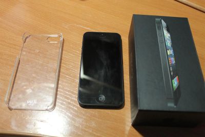 Лот: 3222117. Фото: 1. Apple iPhone 5 16GB Black + чехол... Смартфоны