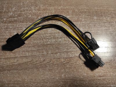 Лот: 17746528. Фото: 1. переходник 8 pin PCI-E на два... Шлейфы, кабели, переходники