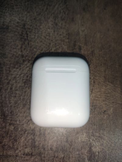 Лот: 19327157. Фото: 1. Зарядный чехол для наушников airpods... Наушники, гарнитуры