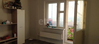 Лот: 25441533. Фото: 1. комната , Красноярск улица Петрушина... Квартиры, студии