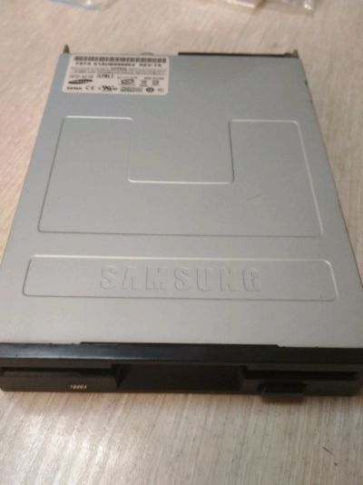 Лот: 14986800. Фото: 1. Дисковод FDD 3,5" Samsung черный. Приводы CD, DVD, BR, FDD