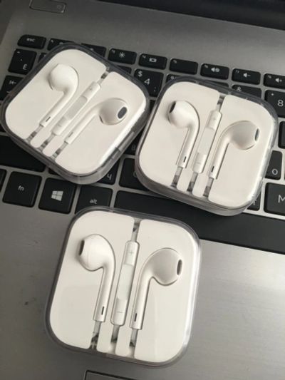 Лот: 10179179. Фото: 1. EarPods с разъёмом 3,5 мм. Наушники... Красноярск