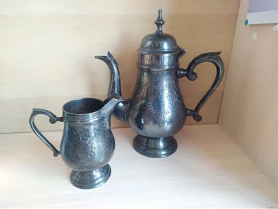 Лот: 13690103. Фото: 1. Старинный чайник и сливочник. Предметы интерьера и быта