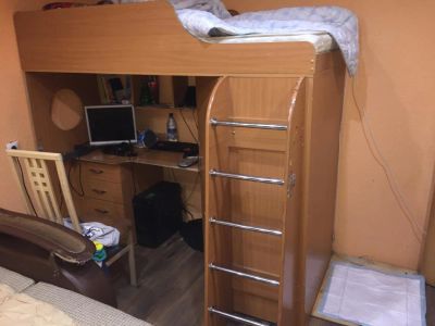 Лот: 10988224. Фото: 1. Кровать ?? стол, уголок ребёнка. Постельные принадлежности