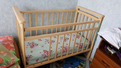 Лот: 11602731. Фото: 1. Кроватка маятник с матрасом и... Детские кровати и кроватки