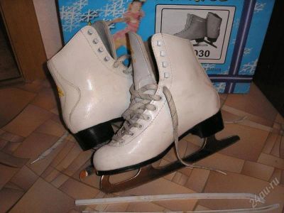 Лот: 120088. Фото: 1. Коньки, 38 размер, женские. Коньки
