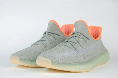 Лот: 16876151. Фото: 1. Кроссовки Adidas Yeezy 350 boost... Кеды, кроссовки, слипоны