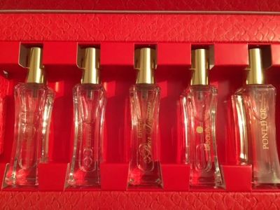 Лот: 7049093. Фото: 1. Подарочный набор Faberlic 5 флаконов... Подарки на 8 марта