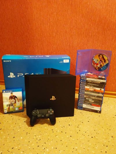 Лот: 11289956. Фото: 1. PS4 PRO 1000gb + FIFA 15. Игровые приставки, консоли