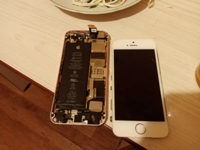 Лот: 17162177. Фото: 1. IPhone se 64gb. Другое (запчасти, оборудование)