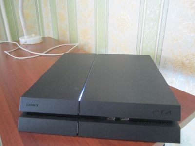 Лот: 9854397. Фото: 1. Sony Playstation 4 + 12 дисков... Игровые приставки, консоли