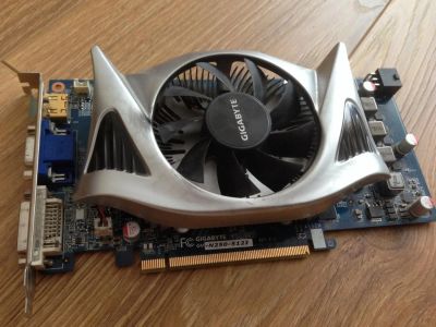 Лот: 5249042. Фото: 1. Gigabyte GeForce GTS 250 не исправна. Видеокарты