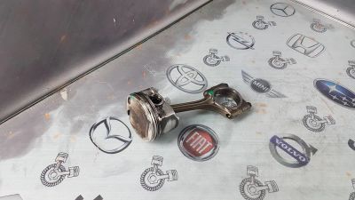 Лот: 23586785. Фото: 1. Поршень с шатуном Subaru XV FB16B... Двигатель и элементы двигателя