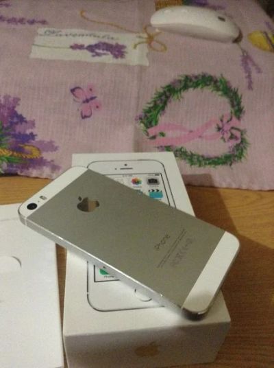 Лот: 4706476. Фото: 1. Iphone 5s 16gb РСТ Серебро. Смартфоны