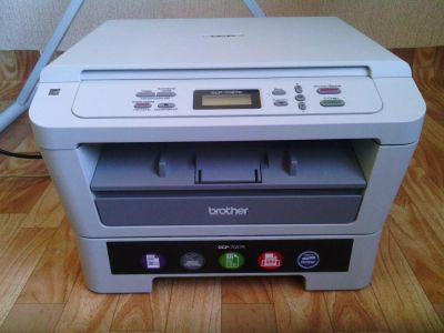 Лот: 4257693. Фото: 1. Продам новый МФУ Brother DCP-7057R. МФУ и копировальные аппараты