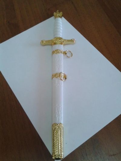 Лот: 6636225. Фото: 1. Сувенирное изделие Кортик с золотистой... Оружие