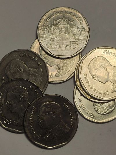 Лот: 25118544. Фото: 1. Восемь монет Тайланда по 5 бат. Азия