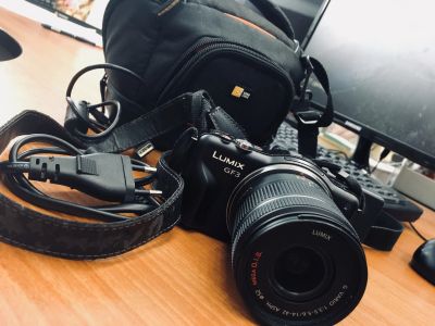 Лот: 11277761. Фото: 1. Panasonic Lumix DMC-GF3 с объективом... Цифровые беззеркальные со сменной оптикой
