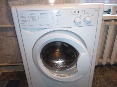 Лот: 18389265. Фото: 1. Стиральная машина Indesit WIUN... Стиральные машины
