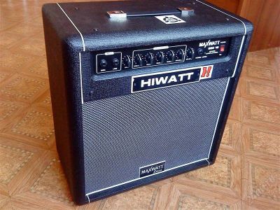 Лот: 1604880. Фото: 1. Бас гитарный комбо усилитель Hiwatt... Гитарные эффекты и комбоусилители