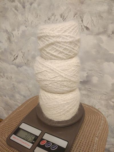Лот: 15769087. Фото: 1. Пряжа из собачьего пуха. Ткани, нитки, пряжа
