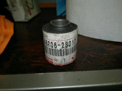 Лот: 8005160. Фото: 1. Сайлентблок Toyota 48706-28010... Ходовая, подвеска, рулевое управление