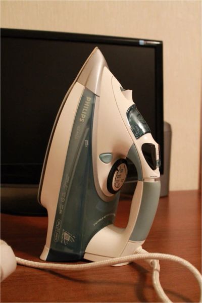 Лот: 7845902. Фото: 1. Утюг Philips (2400W). Утюги, парогенераторы, отпариватели