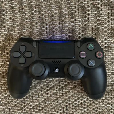 Лот: 19539677. Фото: 1. dualshock 4 v2 оригинал. Аксессуары для игровых приставок, консолей, геймпады