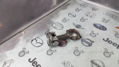 Лот: 23586414. Фото: 1. Поршень с шатуном Subaru Impreza... Двигатель и элементы двигателя